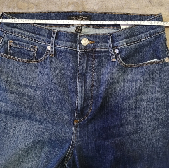 BANANA REPUBLIC High Waist Curvy Slim Flare Jeans - Picture 4 of 6